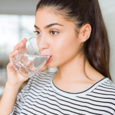 Нужно ли пить 2 литра воды в день?